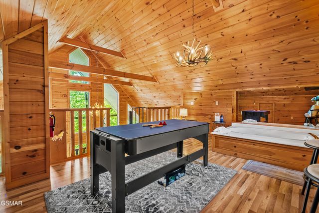 2011 Ridgecrest Loop Lane, Sevierville, TN 37876