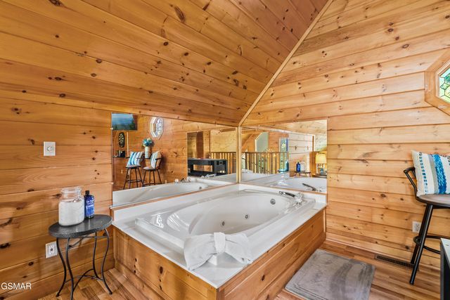 2011 Ridgecrest Loop Lane, Sevierville, TN 37876