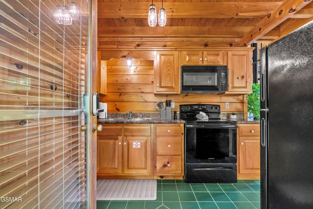 2011 Ridgecrest Loop Lane, Sevierville, TN 37876