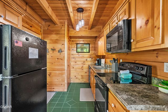 2011 Ridgecrest Loop Lane, Sevierville, TN 37876