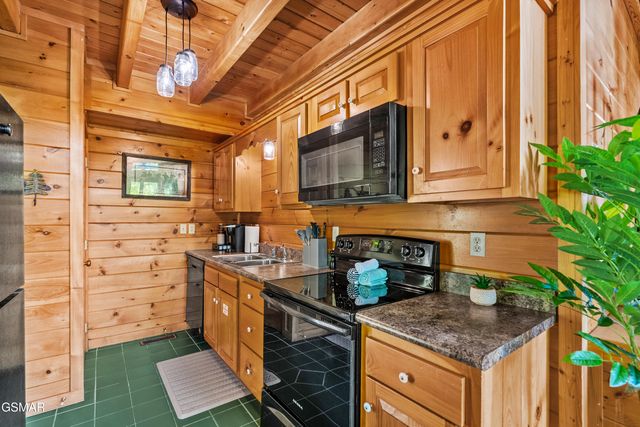 2011 Ridgecrest Loop Lane, Sevierville, TN 37876