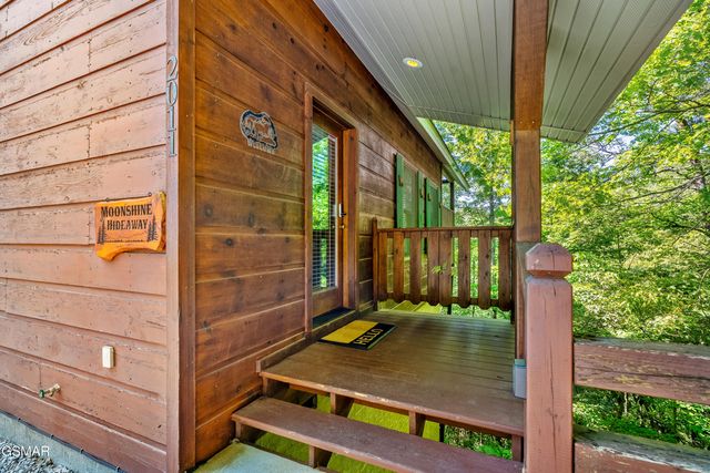 2011 Ridgecrest Loop Lane, Sevierville, TN 37876