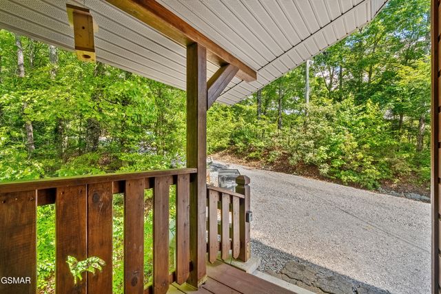 2011 Ridgecrest Loop Lane, Sevierville, TN 37876