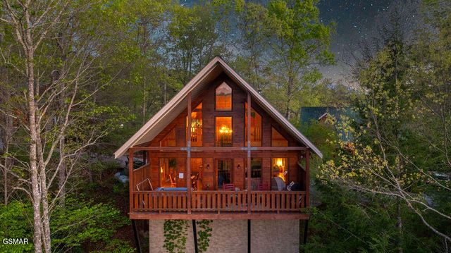 2011 Ridgecrest Loop Lane, Sevierville, TN 37876