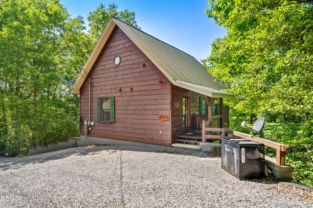 2011 Ridgecrest Loop Lane, Sevierville, TN 37876
