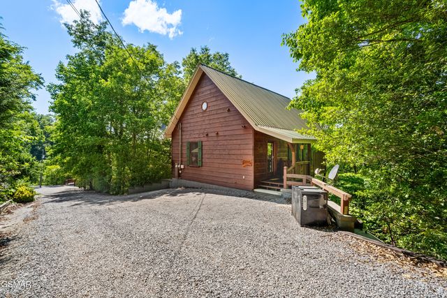 2011 Ridgecrest Loop Lane, Sevierville, TN 37876
