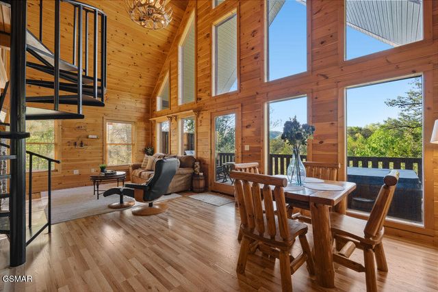 2011 Ridgecrest Loop Lane, Sevierville, TN 37876