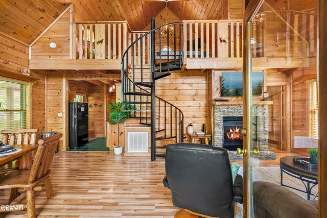 2011 Ridgecrest Loop Lane, Sevierville, TN 37876