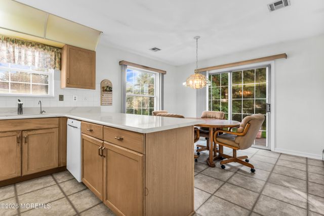 7 Tarworth Court, Toms River, NJ 08757