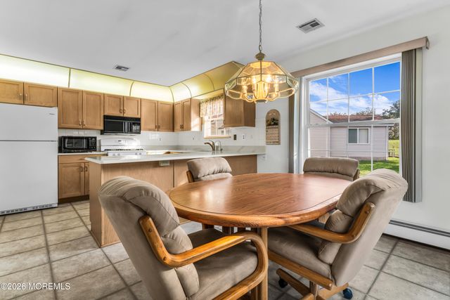 7 Tarworth Court, Toms River, NJ 08757
