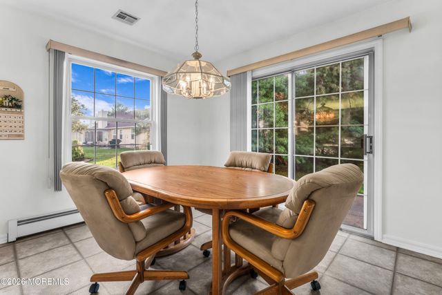 7 Tarworth Court, Toms River, NJ 08757