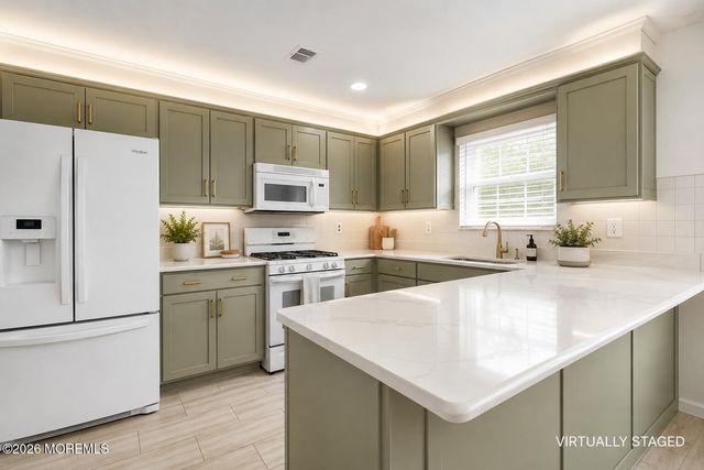 7 Tarworth Court, Toms River, NJ 08757