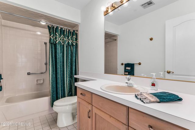7 Tarworth Court, Toms River, NJ 08757