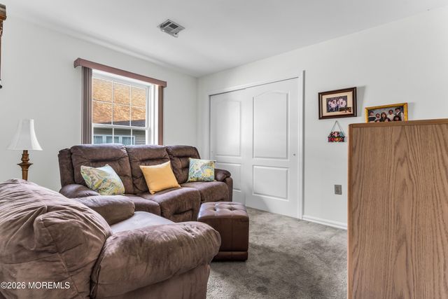 7 Tarworth Court, Toms River, NJ 08757