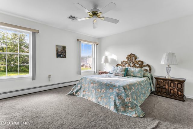 7 Tarworth Court, Toms River, NJ 08757