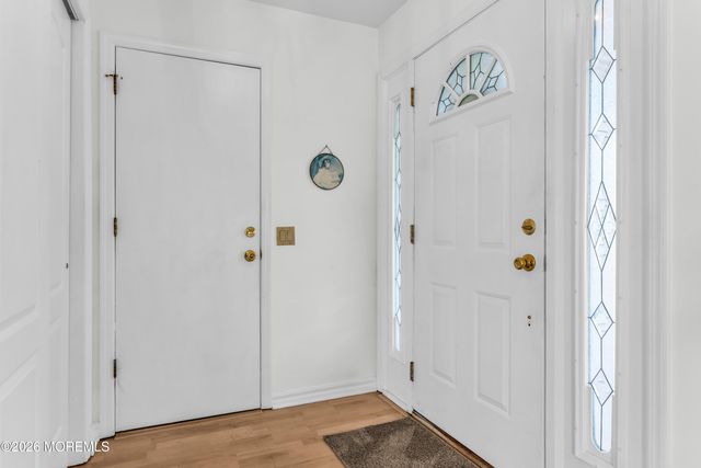 7 Tarworth Court, Toms River, NJ 08757
