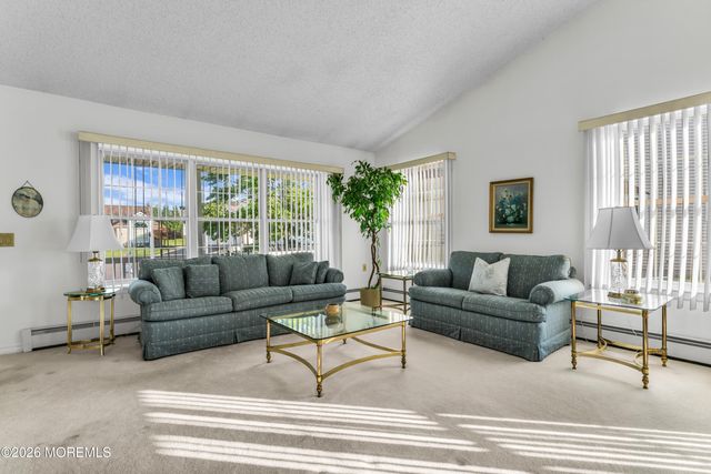 7 Tarworth Court, Toms River, NJ 08757