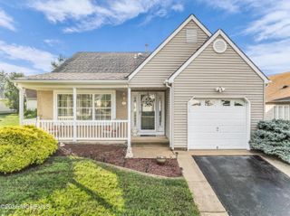 7 Tarworth Court, Toms River, NJ 08757