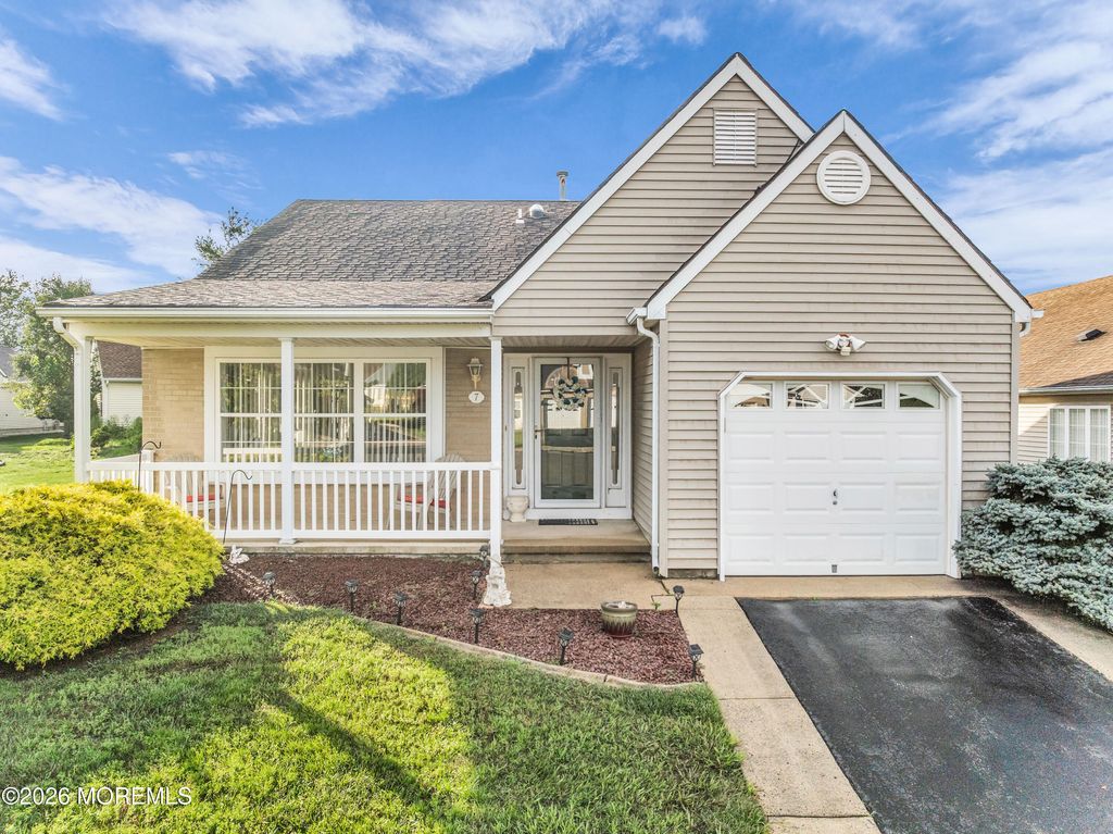 7 Tarworth Court, Toms River, NJ 08757