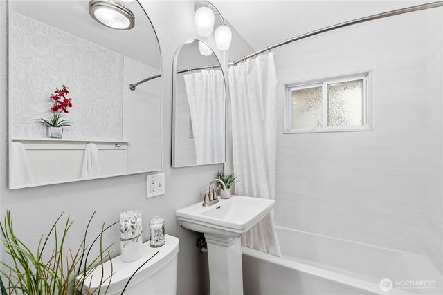 2300 NE 8th Place, Renton, WA 98056