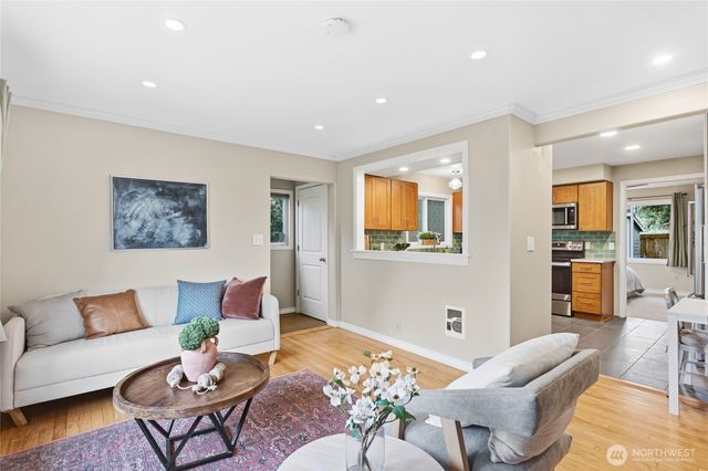 2300 NE 8th Place, Renton, WA 98056