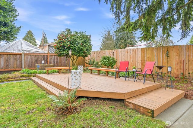 2300 NE 8th Place, Renton, WA 98056
