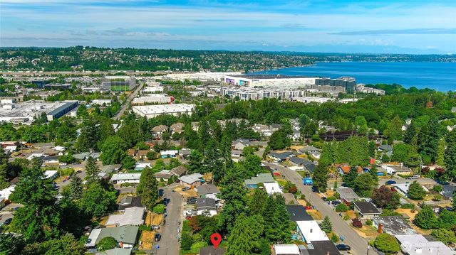 2300 NE 8th Place, Renton, WA 98056