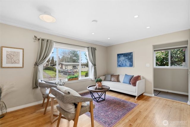 2300 NE 8th Place, Renton, WA 98056
