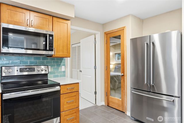 2300 NE 8th Place, Renton, WA 98056