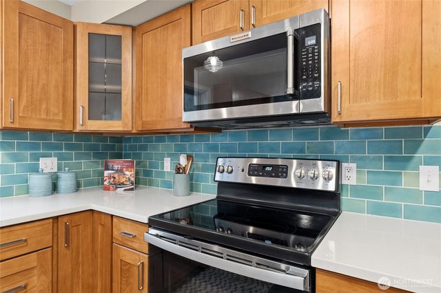 2300 NE 8th Place, Renton, WA 98056