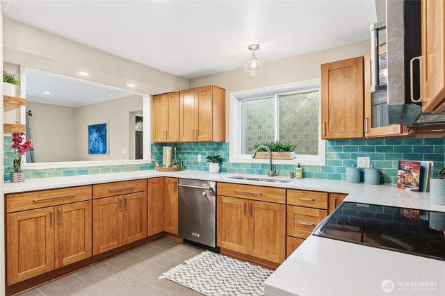 2300 NE 8th Place, Renton, WA 98056