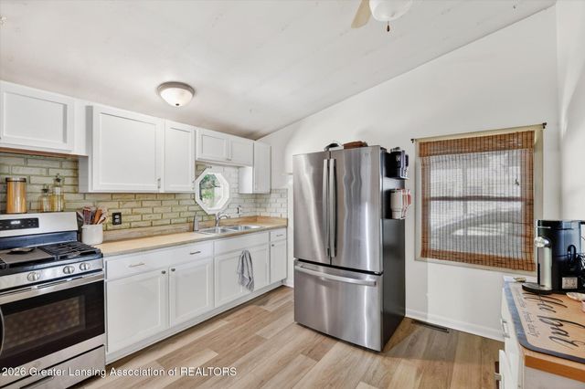 410 Schoolcraft Street, Grand Ledge, MI 48837