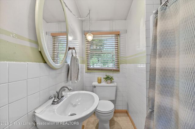 410 Schoolcraft Street, Grand Ledge, MI 48837