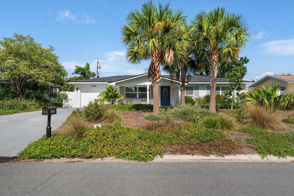 8879 111TH STREET, Seminole, FL 33772