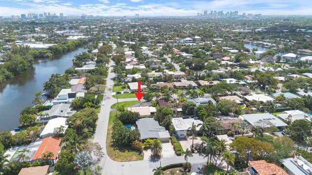 2113 NE 29th Ct, Fort Lauderdale, FL 33306