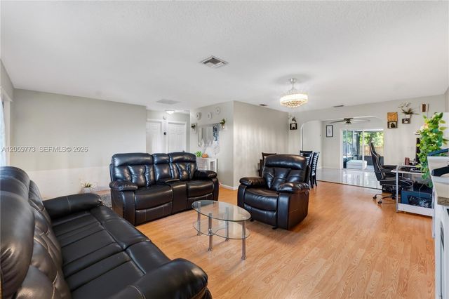 5511 BARNSTEAD CIR, Green Acres, FL 33463
