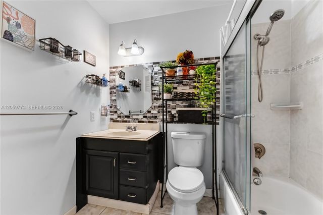 5511 BARNSTEAD CIR, Green Acres, FL 33463