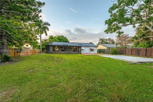 5511 BARNSTEAD CIR, Green Acres, FL 33463