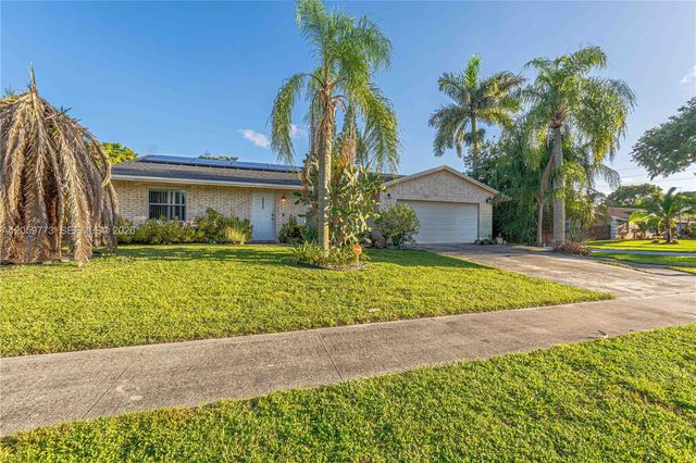 5511 BARNSTEAD CIR, Green Acres, FL 33463
