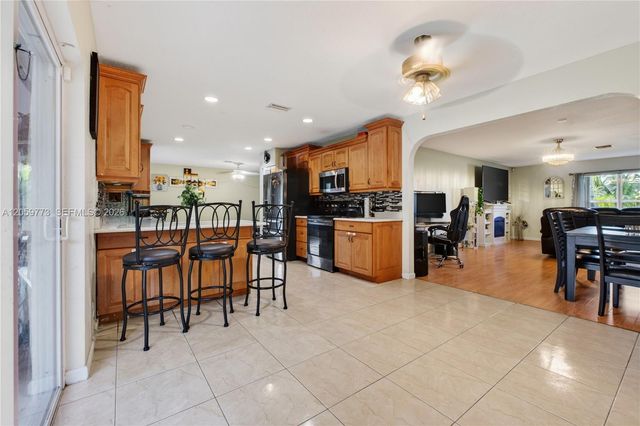 5511 BARNSTEAD CIR, Green Acres, FL 33463