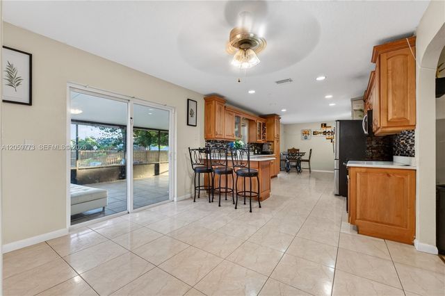 5511 BARNSTEAD CIR, Green Acres, FL 33463