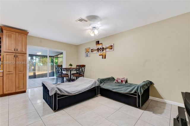 5511 BARNSTEAD CIR, Green Acres, FL 33463