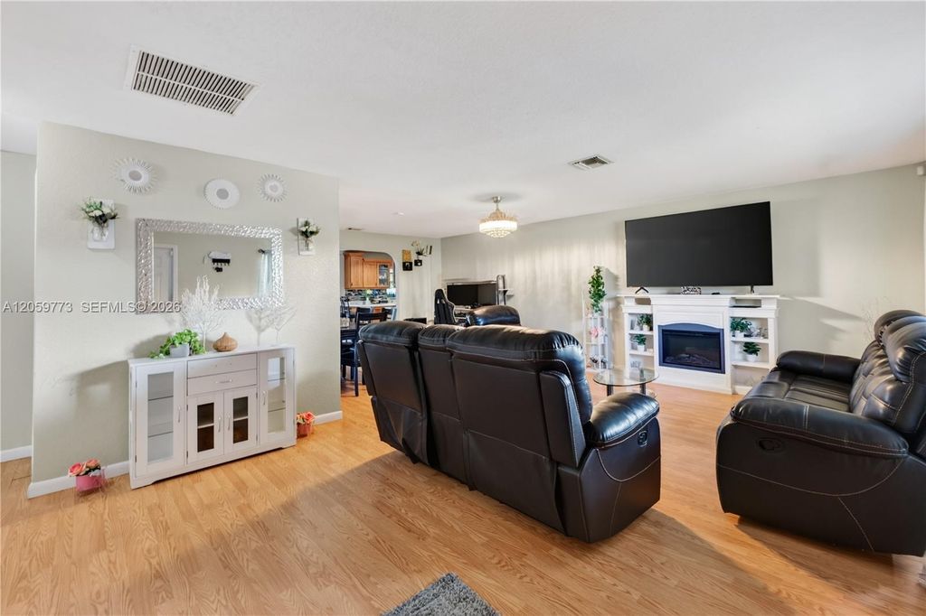 5511 BARNSTEAD CIR, Green Acres, FL 33463