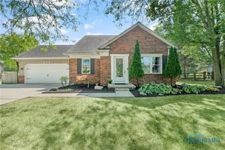 422 Chesterfield Lane, Maumee, OH 43537