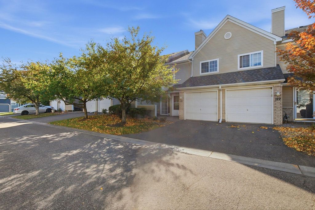 2210 Ranchview Lane N 121, Plymouth, MN 55447 — exterior