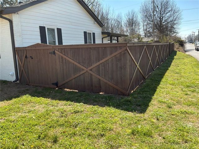 1221 Highland Avenue, Springdale, AR 72764