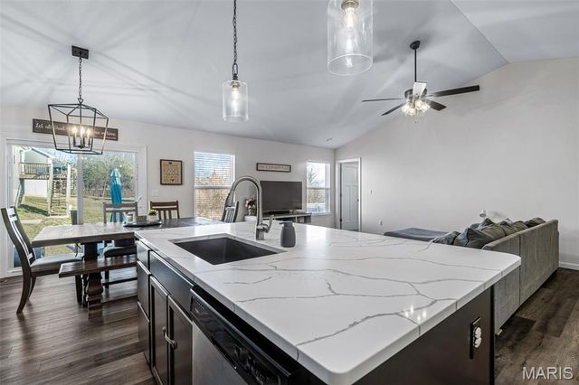 1018 Savanna Place Drive, Festus, MO 63028