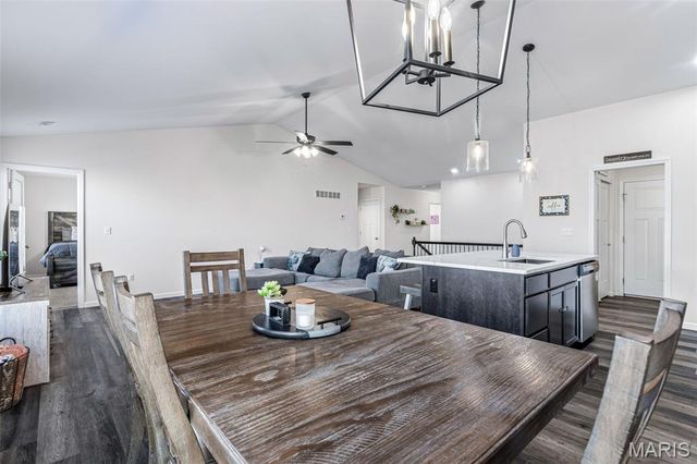 1018 Savanna Place Drive, Festus, MO 63028