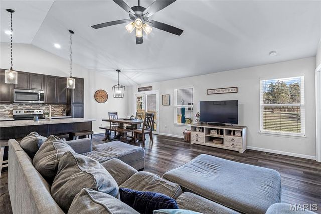 1018 Savanna Place Drive, Festus, MO 63028