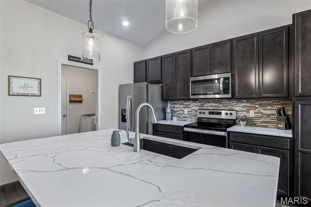 1018 Savanna Place Drive, Festus, MO 63028